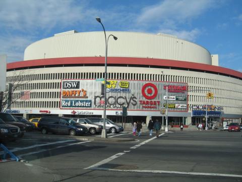 Queens Center Mall Outside image